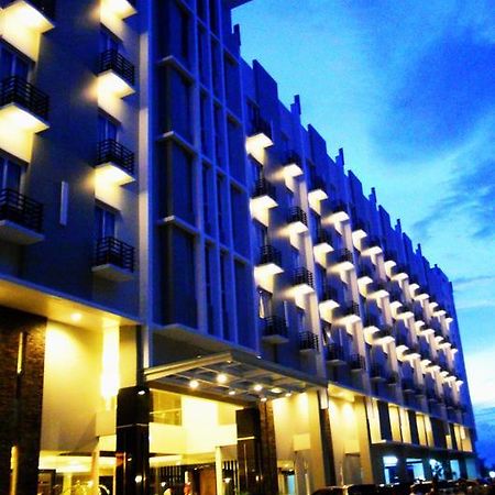 Orchardz Hotel Ayani Pontianak Exterior foto