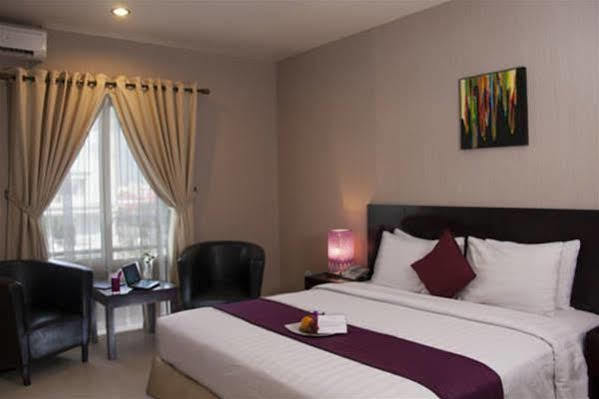 Orchardz Hotel Ayani Pontianak Exterior foto