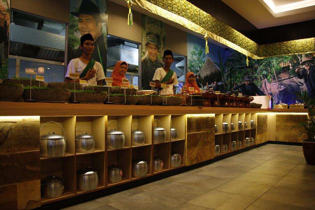Orchardz Hotel Ayani Pontianak Exterior foto